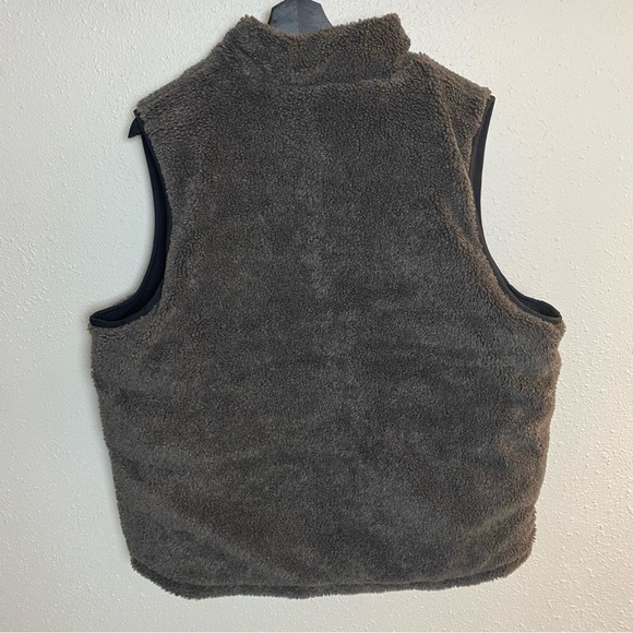 Carhartt reversible vest. - Picture 5 of 5